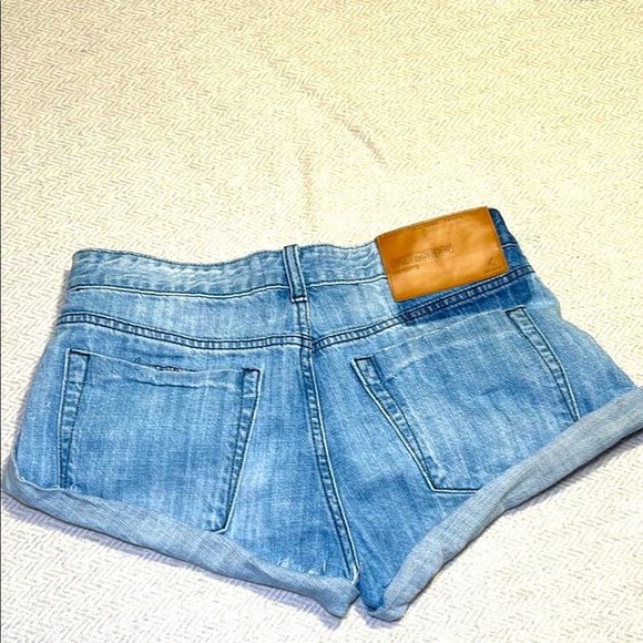 One Teaspoon Bandit  Denim Shorts with slight distressing.  Size 25. - Picture 1 of 11